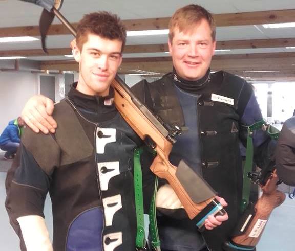 Sindre Skoie og Sverre Jacobsen i klasse 3, begge med ny personlig bestenotering og sannelig skjøt Sindre også 100 i finalen og ble til slutt nr. 4