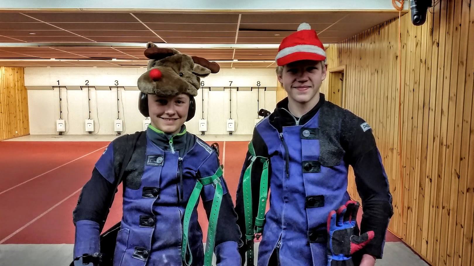 Her fra et tidligere romjulstevne -og i Holumhallen vil vi i år premiere beste "skytterlue" !!