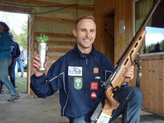 Roger vant SM bane i Lonåsen med fem poeng ned til nestemann. Det er trolig rekord for et samlagsstevne i Nord-Østerdal