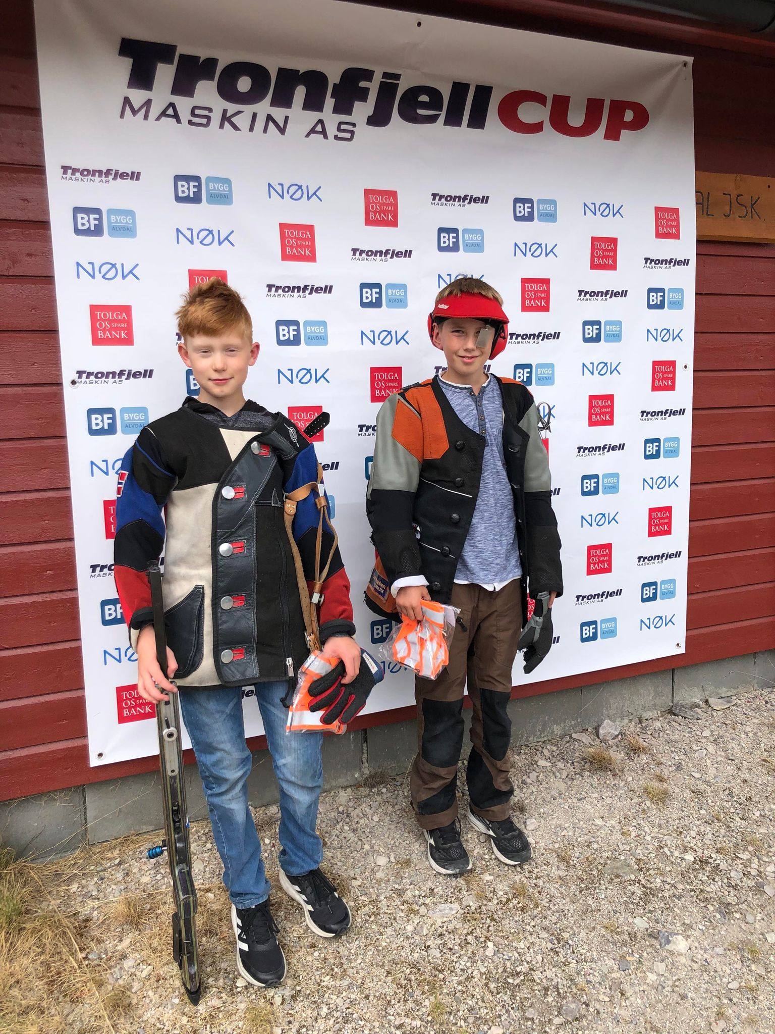 Magnus Leknes og Arvid Døsen avsluttet 100m skytinga med god skyting i kl. NU