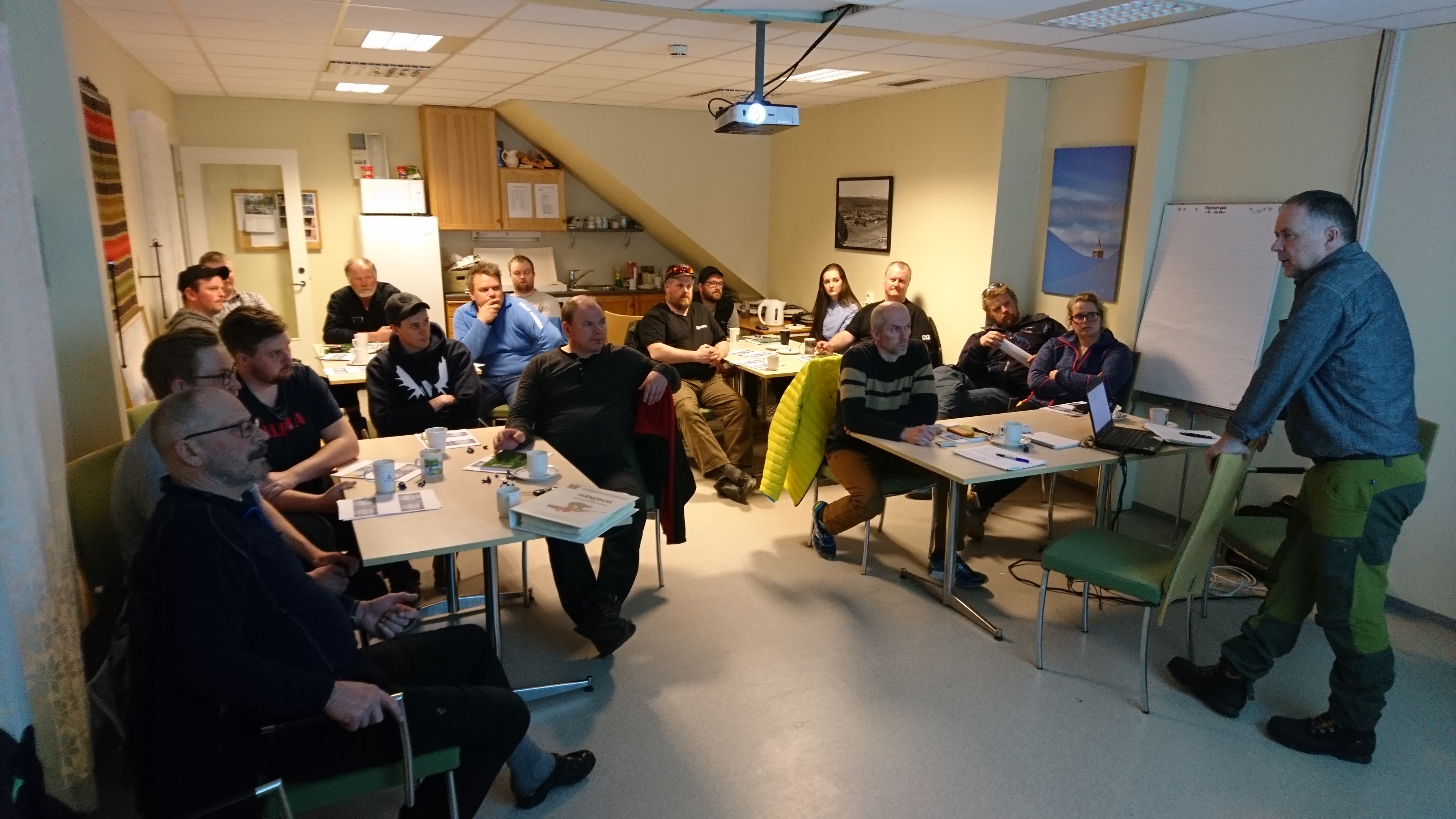 16 kursdeltakere deltok på skytelederkurset på Røros
