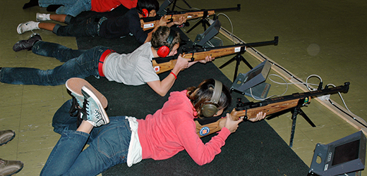 Skyting er moro, både for gutter og jenter, gamle og unge.